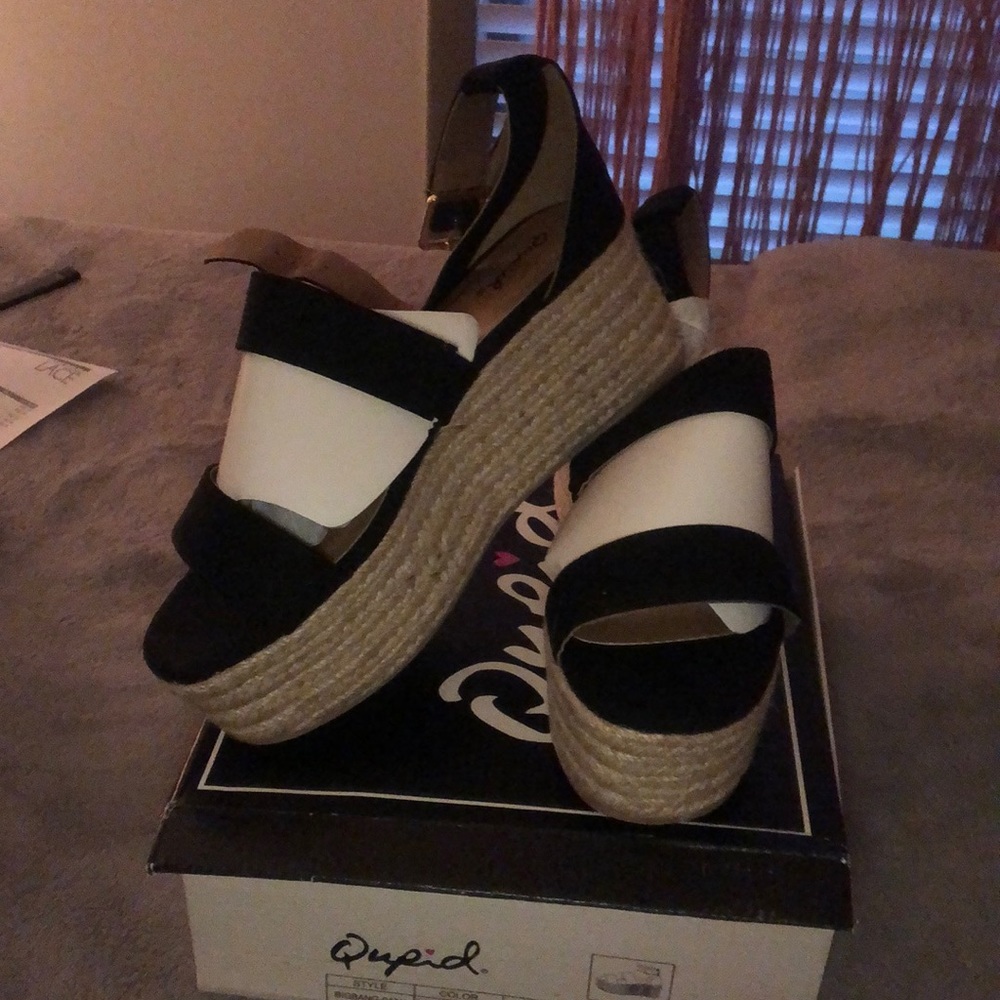 Qupid Black platform sandals